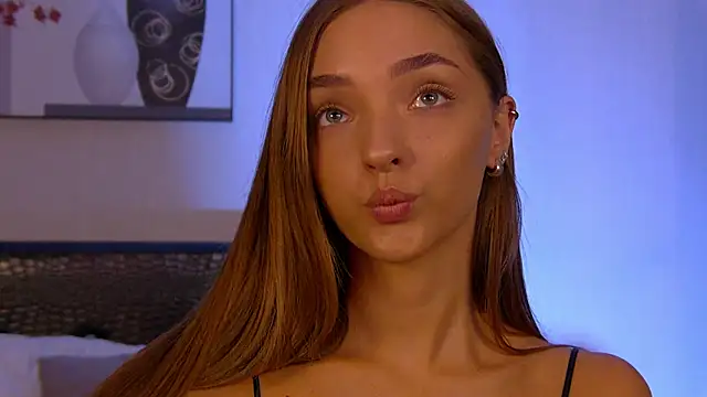 VirginieCruz online show from 09/15/25, 07:25