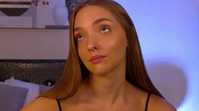 VirginieCruz online show from 11/10/25, 07:30