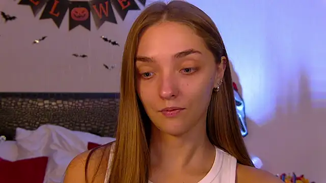 VirginieCruz online show from 10/28/25, 07:24