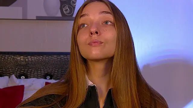 VirginieCruz online show from 10/20/25, 07:25