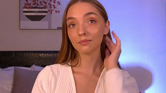 VirginieCruz online show from 11/17/25, 07:07