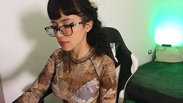 Marcelinee   online show from 11/25/25, 10:43