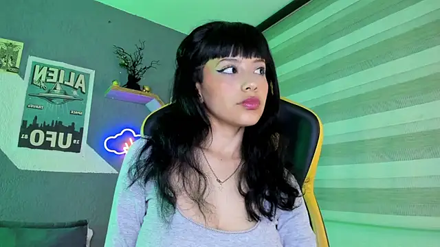 Snapshot of Marcelinee__ chatting on 02/06/25, 02:44 Marcelinee online show from 02/06/25, 02:44
