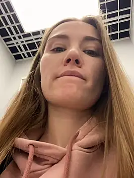 Snapshot of ValenciaShock chatting on 02/05/25, 08:21 ValenciaShock online show from 02/05/25, 08:21