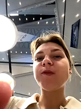 Snapshot of ValenciaShock chatting on 10/15/25, 06:44 ValenciaShock online show from 10/15/25, 06:44