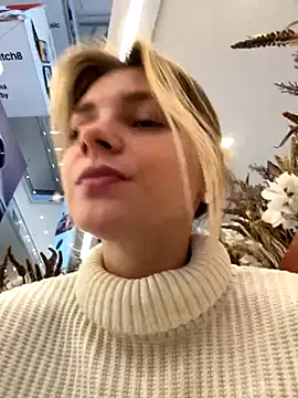 Snapshot of ValenciaShock chatting on 10/20/25, 06:37 ValenciaShock online show from 10/20/25, 06:37