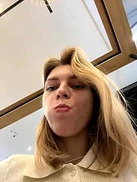 Snapshot of ValenciaShock chatting on 09/19/25, 06:50 ValenciaShock online show from 09/19/25, 06:50