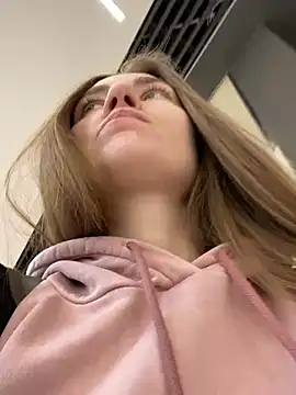 Snapshot of ValenciaShock chatting on 02/07/25, 08:33 ValenciaShock online show from 02/07/25, 08:33