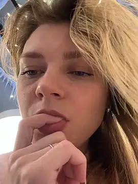 Snapshot of ValenciaShock chatting on 11/22/25, 07:07 ValenciaShock online show from 11/22/25, 07:07