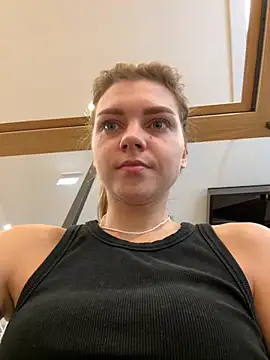 Snapshot of ValenciaShock chatting on 09/17/25, 06:37 ValenciaShock online show from 09/17/25, 06:37