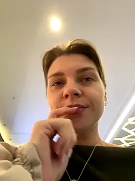 Snapshot of ValenciaShock chatting on 10/10/25, 07:31 ValenciaShock online show from 10/10/25, 07:31