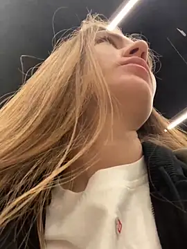 Snapshot of ValenciaShock chatting on 02/14/25, 08:31 ValenciaShock online show from 02/14/25, 08:31