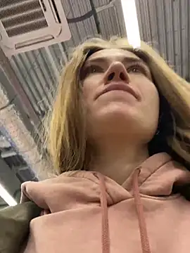 Snapshot of ValenciaShock chatting on 02/02/25, 05:10 ValenciaShock online show from 02/02/25, 05:10