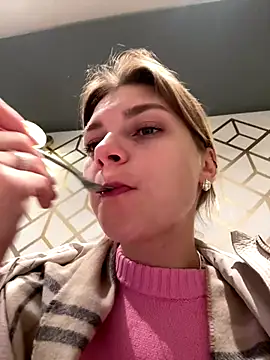 Snapshot of ValenciaShock chatting on 10/18/25, 06:37 ValenciaShock online show from 10/18/25, 06:37