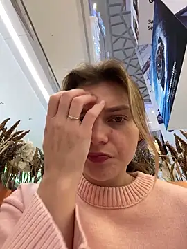 Snapshot of ValenciaShock chatting on 12/18/25, 06:51 ValenciaShock online show from 12/18/25, 06:51