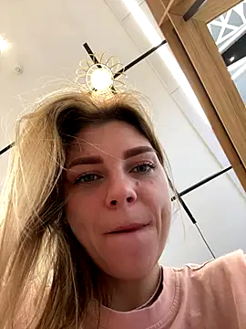 Snapshot of ValenciaShock chatting on 09/14/25, 07:09 ValenciaShock online show from 09/14/25, 07:09