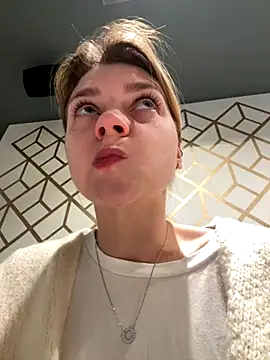 Snapshot of ValenciaShock chatting on 11/15/25, 06:39 ValenciaShock online show from 11/15/25, 06:39