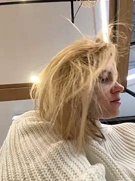 Snapshot of ValenciaShock chatting on 09/26/25, 06:42 ValenciaShock online show from 09/26/25, 06:42