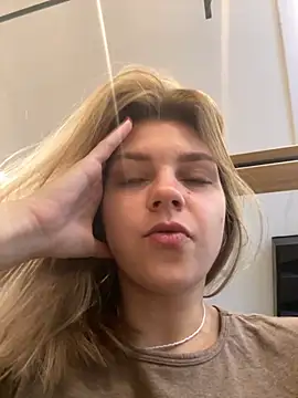 Snapshot of ValenciaShock chatting on 09/22/25, 06:41 ValenciaShock online show from 09/22/25, 06:41