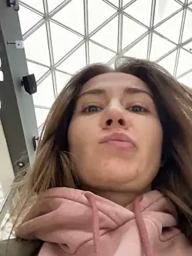 Snapshot of ValenciaShock chatting on 02/15/25, 08:11 ValenciaShock online show from 02/15/25, 08:11