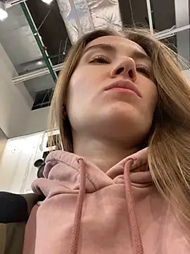 Snapshot of ValenciaShock chatting on 01/25/25, 08:21 ValenciaShock online show from 01/25/25, 08:21