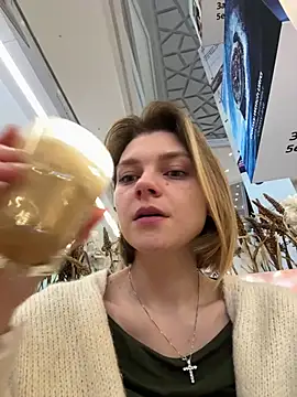 Snapshot of ValenciaShock chatting on 02/18/26, 06:44 ValenciaShock online show from 02/18/26, 06:44