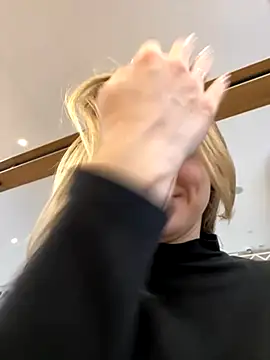 Snapshot of ValenciaShock chatting on 12/04/25, 06:45 ValenciaShock online show from 12/04/25, 06:45