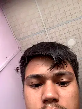 Snapshot of Hullax chatting on 10/26/25, 01:50 Hullax online show from 10/26/25, 01:50