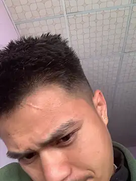 Snapshot of Hullax chatting on 02/17/26, 02:31 Hullax online show from 02/17/26, 02:31