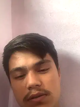 Snapshot of Hullax chatting on 10/29/25, 03:49 Hullax online show from 10/29/25, 03:49