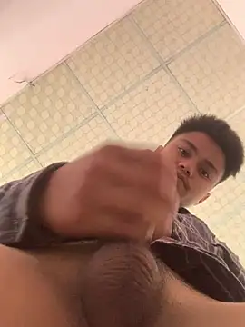 Hullax online show from 03/19/26, 02:11