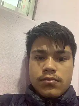 Snapshot of Hullax chatting on 10/30/25, 01:59 Hullax online show from 10/30/25, 01:59