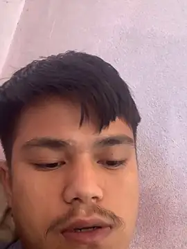 Snapshot of Hullax chatting on 11/16/25, 02:27 Hullax online show from 11/16/25, 02:27