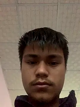 Snapshot of Hullax chatting on 11/01/25, 01:12 Hullax online show from 11/01/25, 01:12