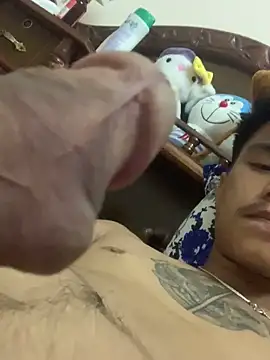 Snapshot of Hullax chatting on 11/08/25, 04:54 Hullax online show from 11/08/25, 04:54