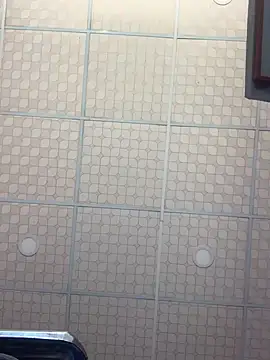 Snapshot of Hullax chatting on 11/20/25, 05:19 Hullax online show from 11/20/25, 05:19