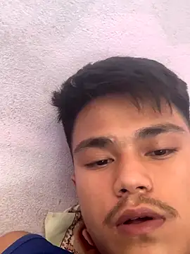 Snapshot of Hullax chatting on 09/28/25, 04:30 Hullax online show from 09/28/25, 04:30