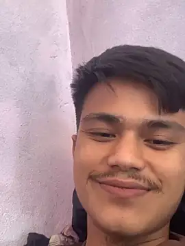 Snapshot of Hullax chatting on 11/11/25, 04:18 Hullax online show from 11/11/25, 04:18