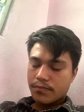 Snapshot of Hullax chatting on 10/31/25, 03:14 Hullax online show from 10/31/25, 03:14