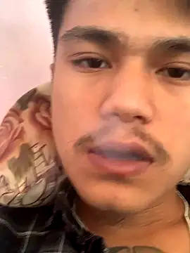 Snapshot of Hullax chatting on 11/15/25, 02:37 Hullax online show from 11/15/25, 02:37