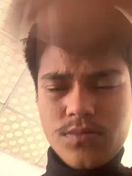 Snapshot of Hullax chatting on 12/01/25, 05:08 Hullax online show from 12/01/25, 05:08