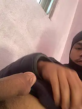 Snapshot of Hullax chatting on 01/16/26, 03:43 Hullax online show from 01/16/26, 03:43