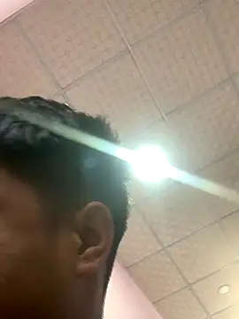 Snapshot of Hullax chatting on 11/12/25, 02:04 Hullax online show from 11/12/25, 02:04