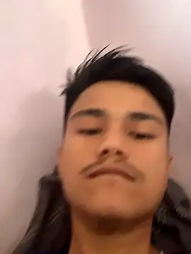 Snapshot of Hullax chatting on 09/30/25, 01:55 Hullax online show from 09/30/25, 01:55