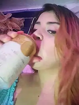 Snapshot of bella_star21 chatting on 10/16/25, 02:42 bella star21 online show from 10/16/25, 02:42