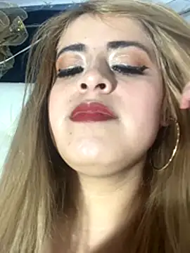 Snapshot of bella_star21 chatting on 11/29/25, 01:50 bella star21 online show from 11/29/25, 01:50