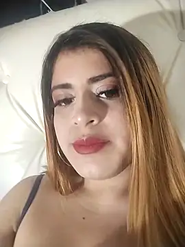 Snapshot of bella_star21 chatting on 11/12/25, 05:00 bella star21 online show from 11/12/25, 05:00