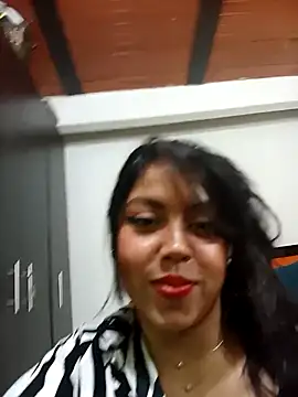 Snapshot of leah_passion chatting on 10/18/25, 08:00 leah passion online show from 10/18/25, 08:00