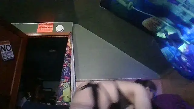 Snapshot of sluttypumpkin420 chatting on 03/10/25, 12:28 sluttypumpkin420 online show from 03/10/25, 12:28