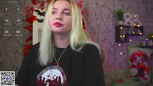 Moon Valkyrie online show from 10/28/25, 08:57